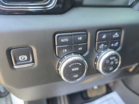 Used 2024 GMC Sierra 2500 AT4 w/ AT4 Premium Plus Package image 22