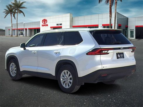 Used 2024 Toyota Grand Highlander XLE image 4