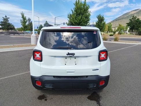 Used 2019 Jeep Renegade Latitude FWD image 4