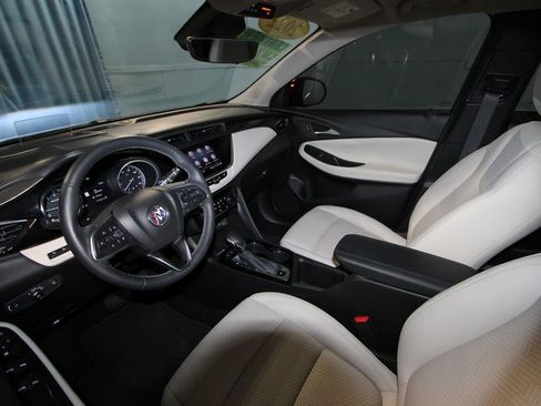 Used 2022 Buick Encore GX Essence w/ Advanced Technology Package image 2