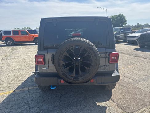 Used 2023 Jeep Wrangler Unlimited Sahara w/ Cold Weather Group AWD/4WD image 7