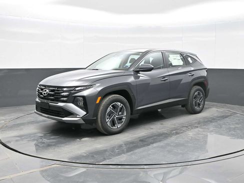 New 2026 Hyundai Tucson Blue SE image 4