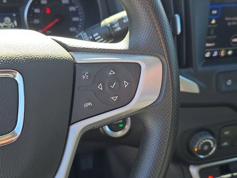 Used 2024 GMC Terrain SLE image 32