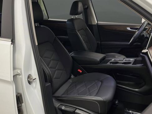 Used 2024 Volkswagen Atlas SE AWD/4WD image 23