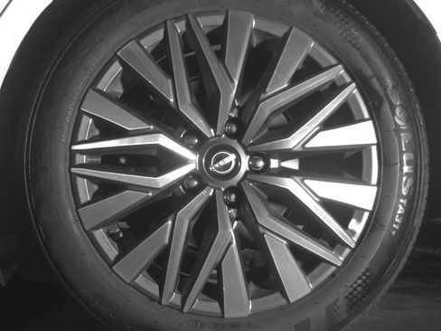 Used 2025 Nissan Altima 2.5 SV FWD image 14
