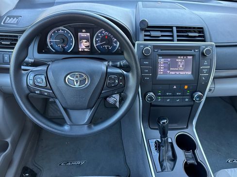 Used 2017 Toyota Camry XLE image 18