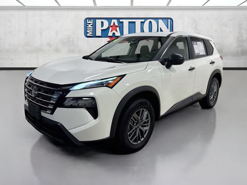 Used 2024 Nissan Rogue S AWD/4WD image 3