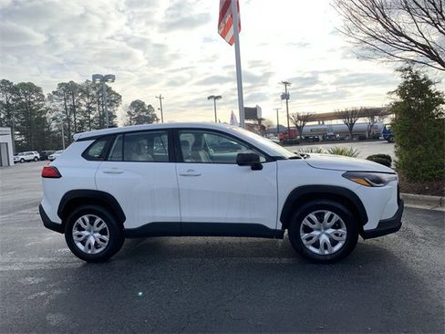 Used 2025 Toyota Corolla Cross L image 9