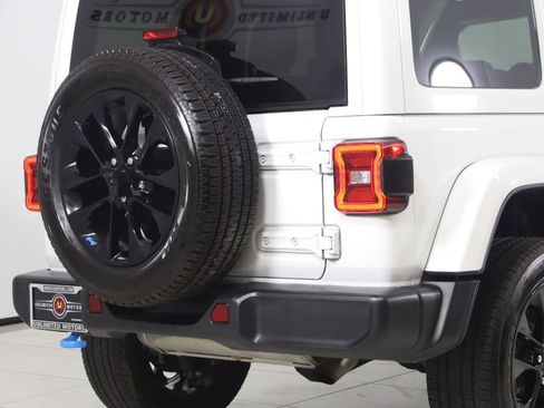 Used 2023 Jeep Wrangler Unlimited Sahara w/ Cold Weather Group AWD/4WD image 44