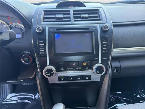 Used 2012 Toyota Camry SE w/ Leather Pkg FWD image 19