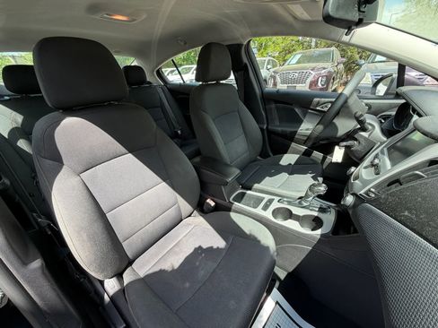 Used 2017 Chevrolet Cruze LS image 9