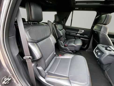 Used 2025 Ford Expedition Tremor AWD/4WD image 17