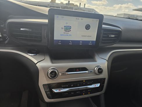 Used 2022 Ford Explorer XLT image 15