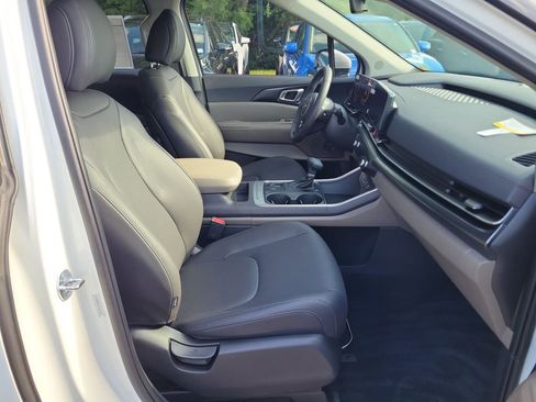 New 2026 Kia Carnival FWD image 7