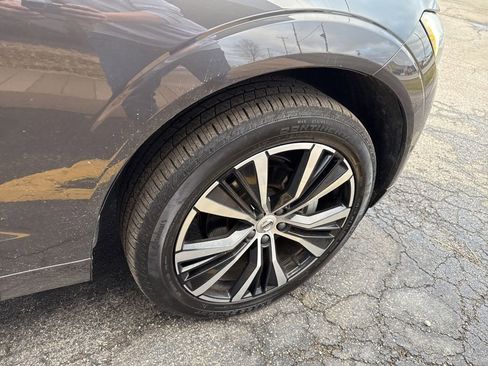 Used 2025 Volvo XC60 B5 Plus image 16