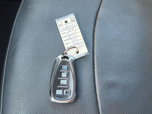 Used 2018 Chevrolet Equinox Premier FWD image 27