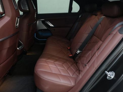 Used 2025 BMW 760i xDrive w/ Executive Package image 81