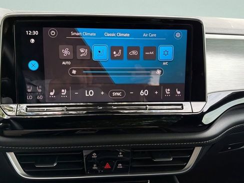 Certified 2024 Volkswagen Atlas Cross Sport SE w/ Panoramic Sunroof Package FWD image 20