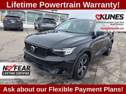 Used 2024 Volvo XC40 B5 Core AWD/4WD image 4