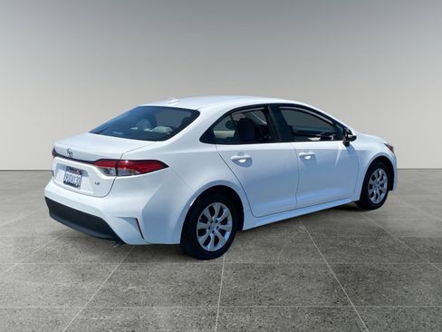 Used 2025 Toyota Corolla LE FWD image 5