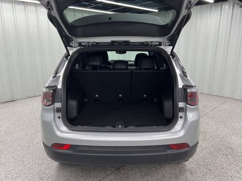 Used 2025 Jeep Compass Latitude w/ Altitude Special Edition image 9