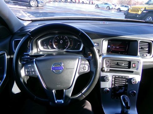 Used 2018 Volvo V60 T5 Cross Country w/ Convenience Package image 15