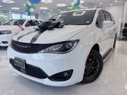 Used 2020 Chrysler Pacifica Touring-L w/ Advanced Safetytec Group