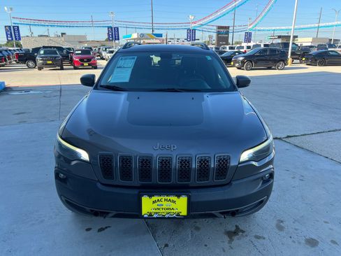 Used 2020 Jeep Cherokee Trailhawk AWD/4WD image 8