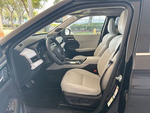 New 2025 Mitsubishi Outlander AWD image 5