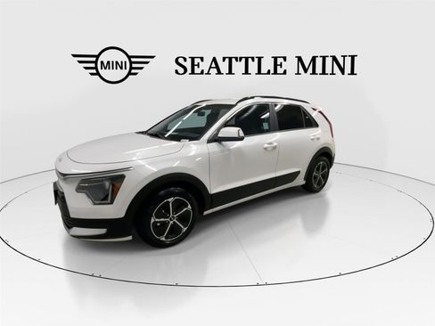 Used 2023 Kia Niro EX FWD image 5