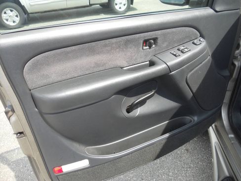 Used 2002 Chevrolet Silverado 2500 LS w/ Electrical Convenience Pkg AWD/4WD image 30