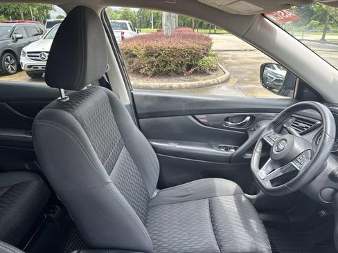Used 2020 Nissan Rogue SV FWD image 14