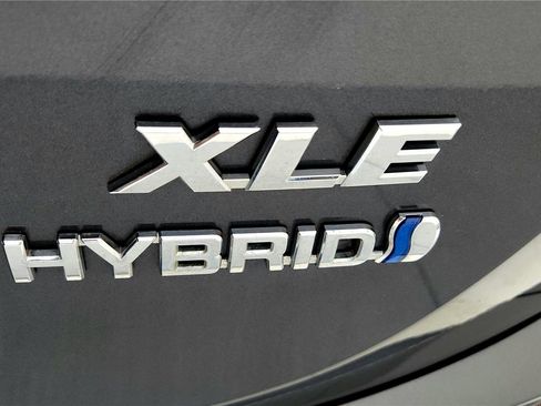 Used 2018 Toyota RAV4 XLE w/ Carpet Mat Package image 13