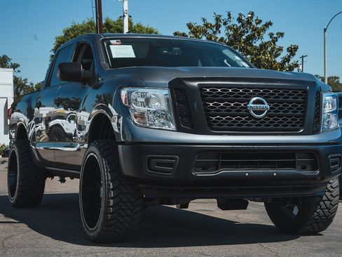Used 2017 Nissan Titan S image 6