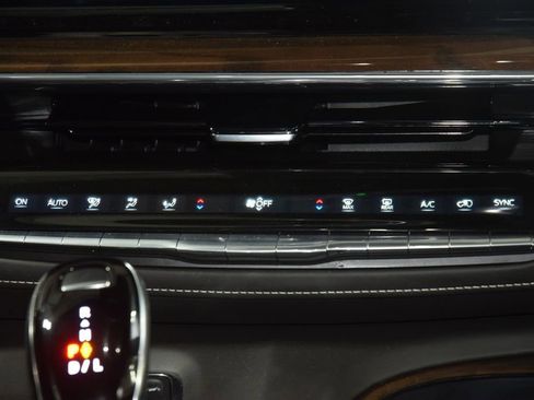Used 2024 Cadillac Escalade ESV Premium Luxury Platinum AWD/4WD image 26