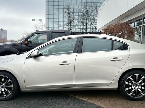 Used 2017 Volvo S60 T5 Inscription w/ Climate Package image 4