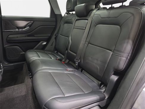 Used 2021 Lincoln Corsair AWD w/ Premium Package image 11