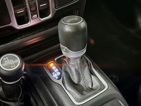 Used 2020 Jeep Wrangler Unlimited Sport S image 17