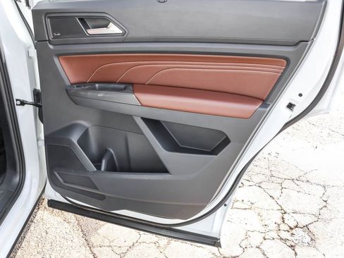 Used 2022 Volkswagen Atlas SEL Premium image 35