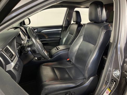 Certified 2017 Toyota Highlander XLE w/ Carpet Mat Package image 12