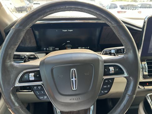 Used 2018 Lincoln Navigator Reserve w/ Technology Package AWD/4WD image 17