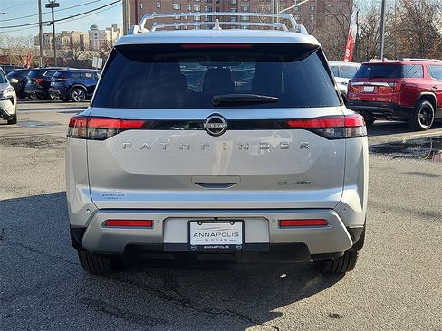 Certified 2022 Nissan Pathfinder SL image 6