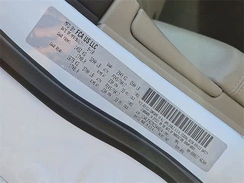 Used 2019 Jeep Grand Cherokee Laredo image 38