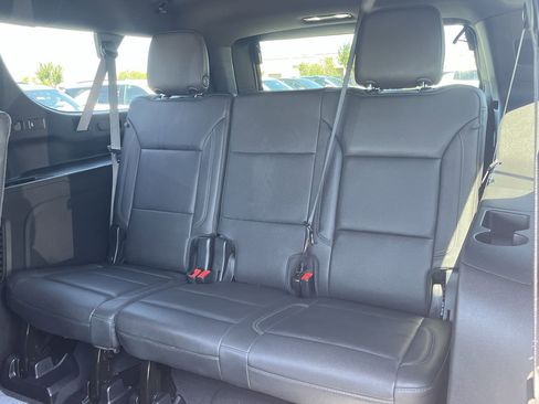 Used 2025 Chevrolet Suburban Z71 AWD/4WD image 32
