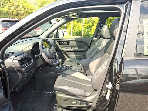 New 2025 Subaru Forester Limited image 9