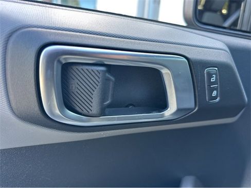Used 2022 Ford Bronco Everglades image 40