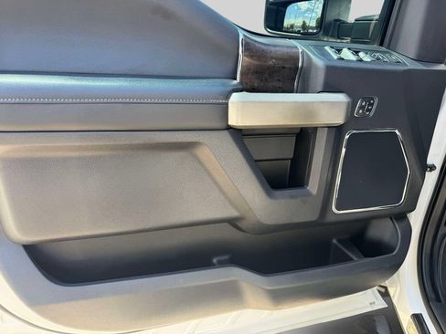 Used 2022 Ford F250 Lariat w/ Black Appearance Package AWD/4WD image 15