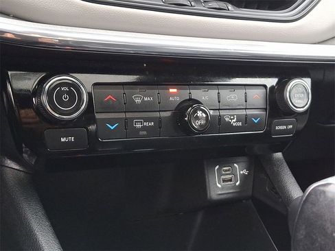 Used 2022 Jeep Compass Limited w/ Sun and Sound Group image 15