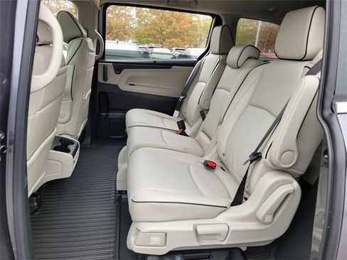 New 2026 Honda Odyssey Touring image 9