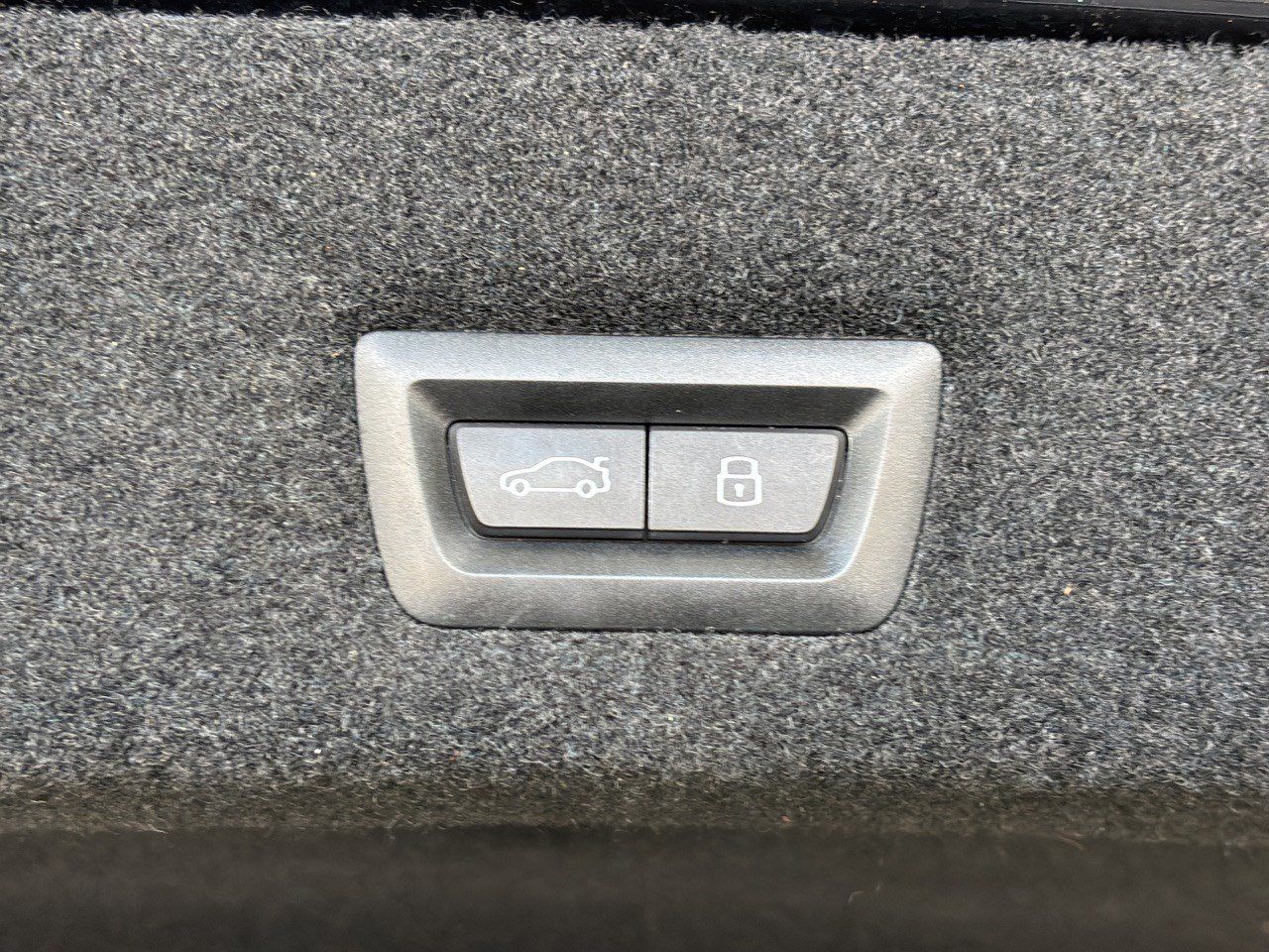 Used 2023 BMW 740i w/ Parking Assistance Package RWD image 28